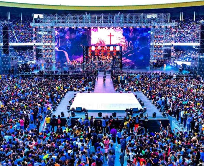 Maajabu Gospel Concert Stage가 Loong Stage Technique Supports 하에 성공적으로 설치되었습니다.